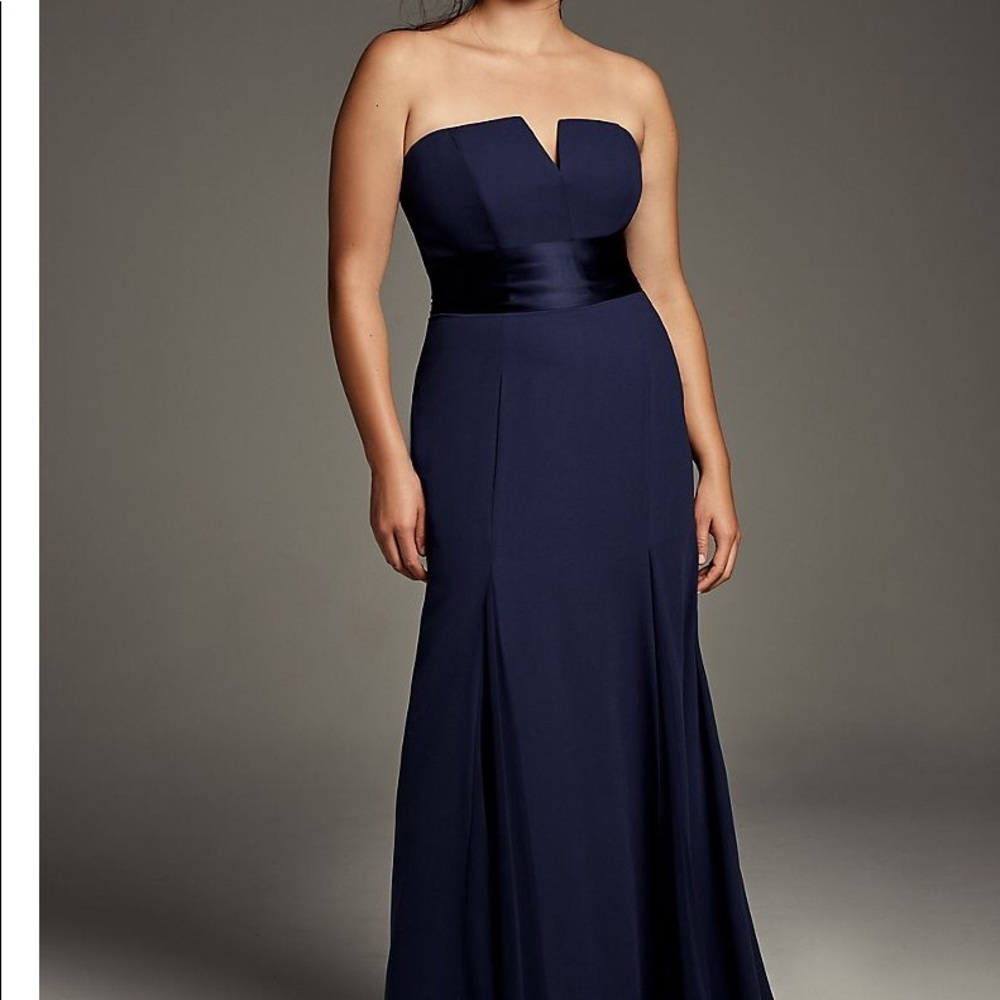 V Wire Crepe Mermaid Dress - Picture 6 of 7